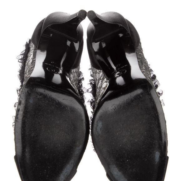 Chanel Interlocking CC Ruffle Embellishment Pumps​ - Picture 5 of 5